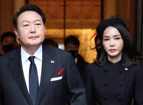 韩总统夫妇穿着引争议