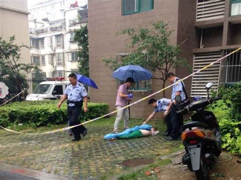 风雨彩虹4岁女儿意外坠楼身亡后续