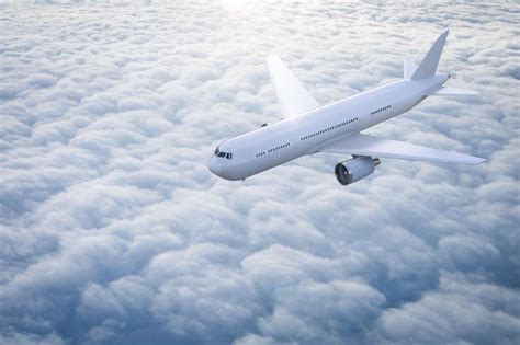 飞机在云层的哪一层
