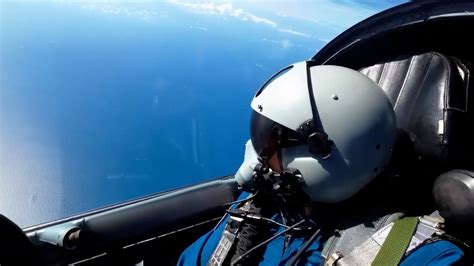 飞行员俯瞰宝岛海岸线和中央山脉