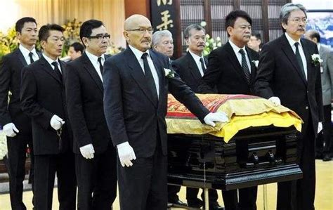 香港人逝世为什么要扶灵