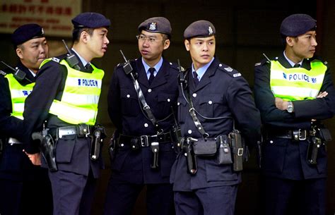 香港警察ptu制服是怎么样的