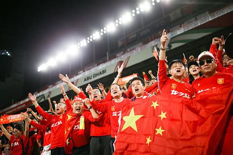 香港队赢球球迷祝贺