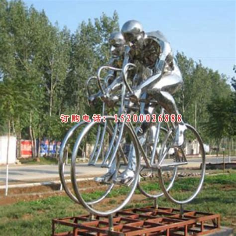 骑单车的不锈钢雕塑