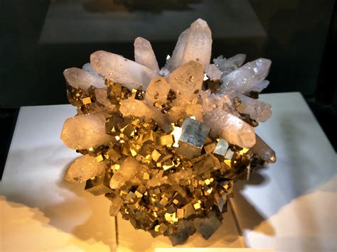 黄石矿晶