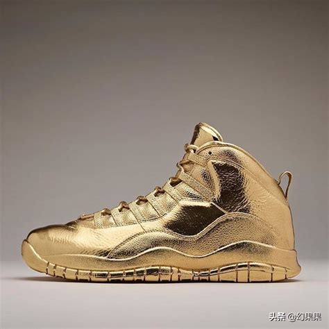黄金色篮球鞋