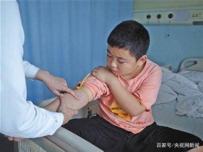 10岁男孩为救白血病爸爸捐骨髓