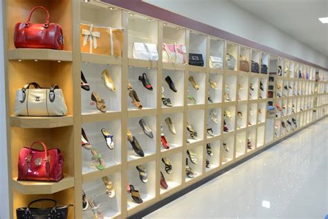 10平米小型鞋店图片