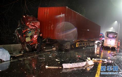 2死5伤安徽境内发生一起高速事故