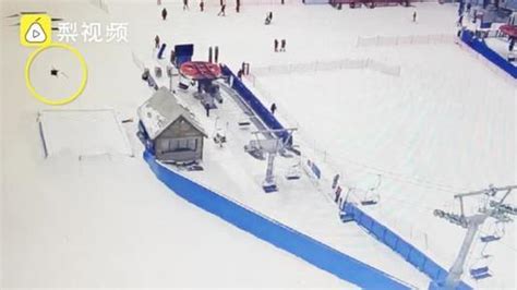 24岁小伙滑雪时摔倒身亡