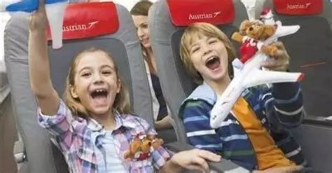 4岁小孩独自乘飞机