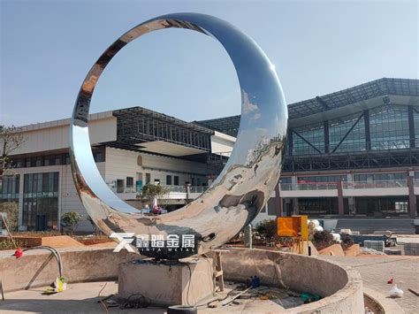 5米不锈钢圆环雕塑