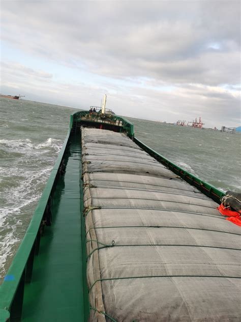 5000吨集装箱船遇险