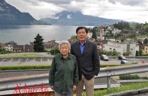 55岁孝子陪83岁老人旅行