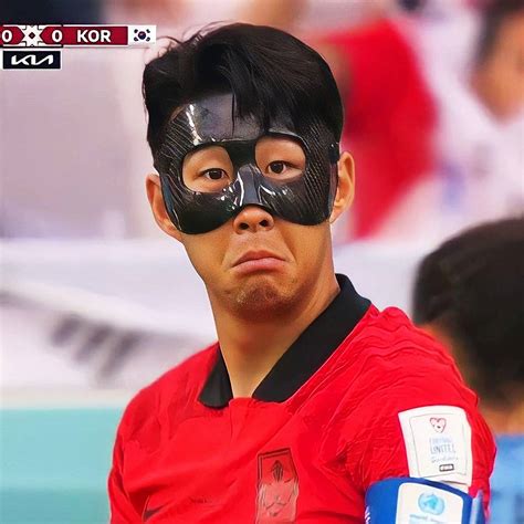 6位戴面具球员世界杯赛场照