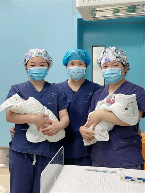 74岁产妇产下双胞胎