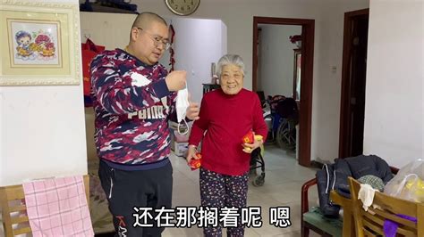 90岁的姥姥给外孙女一个红包