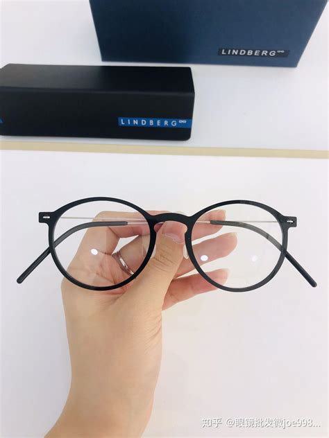 f字母的眼镜是什么品牌