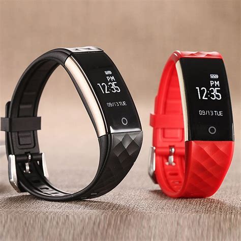 smart fitness wristband